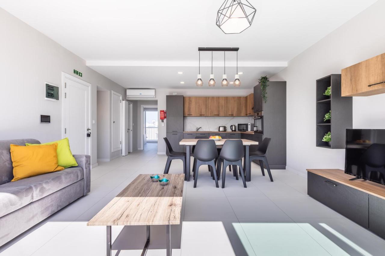Unique Penthouse With Private Heated Jacuzzi, Close To Restaurants And Night Life Is-Swieqi Exterior foto