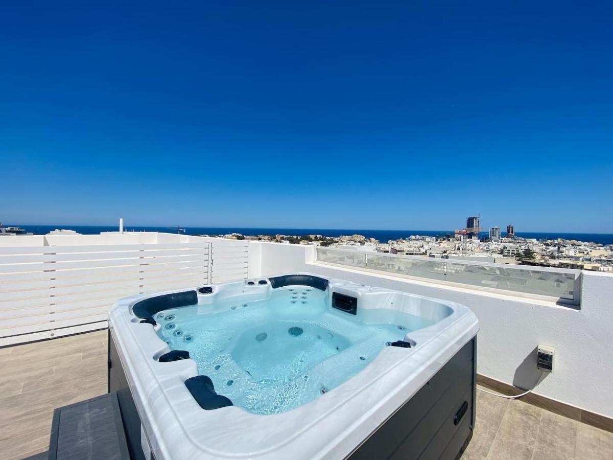 Unique Penthouse With Private Heated Jacuzzi, Close To Restaurants And Night Life Is-Swieqi Exterior foto