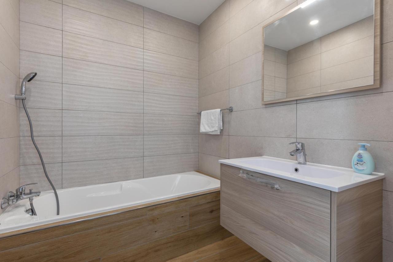 Unique Penthouse With Private Heated Jacuzzi, Close To Restaurants And Night Life Is-Swieqi Exterior foto