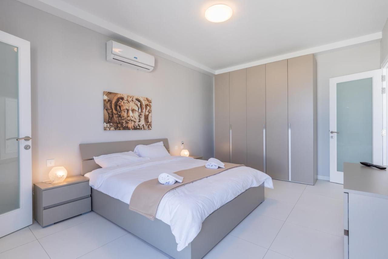 Unique Penthouse With Private Heated Jacuzzi, Close To Restaurants And Night Life Is-Swieqi Exterior foto